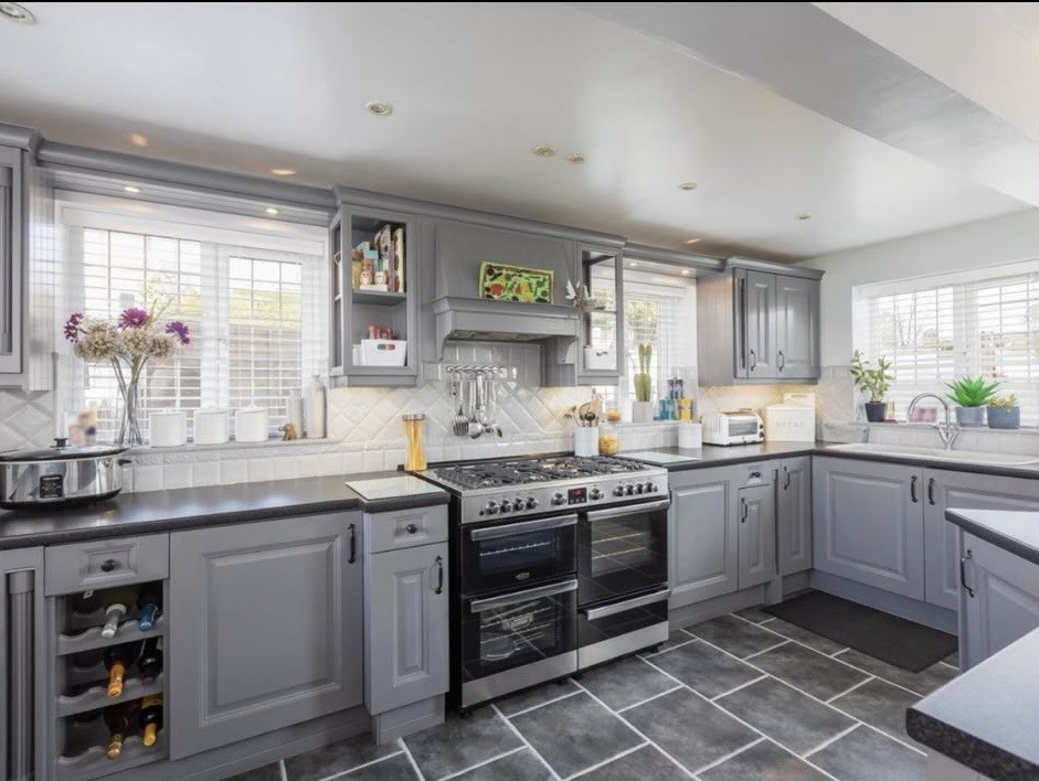 Thackwood full kitchen view